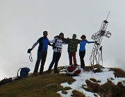 54 Alla croce di vetta del Sasna (2228 m)